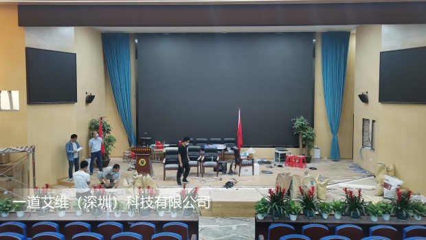 深圳市凤凰学校舞台灯光一道艾维31