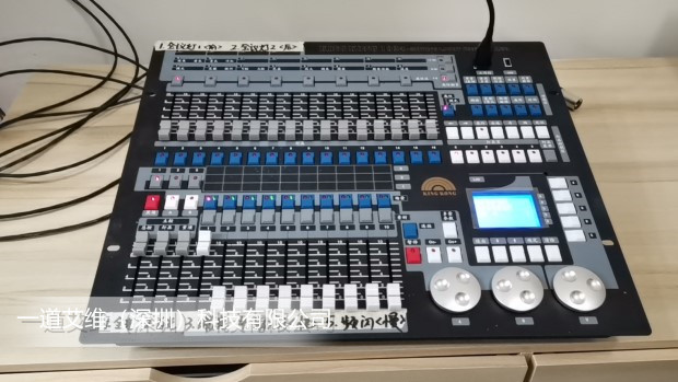 深圳市凤凰学校舞台灯光一道艾维11